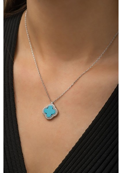 925 Ayar Rodyum Kaplamalı Beyaz Taşlı ve Siyah Sedef Taşlı Yonca Çiçek Gümüş Kolye modelleri