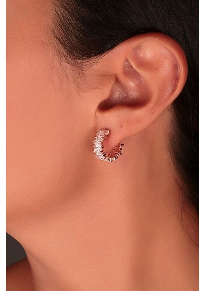 925 Ayar Rose Kaplamalı Beyaz Baget Taşlı Halka Gümüş Küpe fiyatları