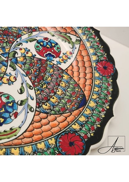 Aysunhandart Ipek Desen Çerçeveli Merkezinde Nar ve Ipek Motifli El Yapımı Seramik Tabak