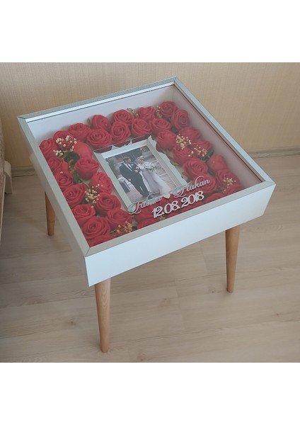 Isimli Beyaz-Füme Fotoğraf Bölümlü Yan Sehpa! Çiçek ve Gül Dizaynı Için Anı Sehpası!