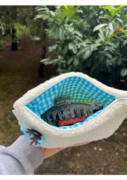 Yılbaşı Geyik Peluş Yıkanabilir Fermuarlı Kareli Astarlı Kalemlik Kalem Kutusu Cüzdan Makyaj Çantası fırsatları