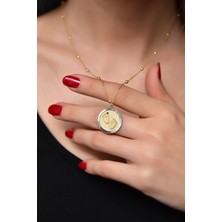 Sinsirella 925 Ayar Gümüş Kaplama Top Zincirli Lacivert Taşlı Bebek Ayak Izi Plaka Kolye