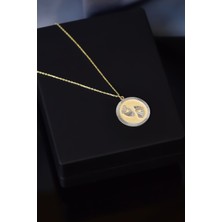 Sinsirella 925 Ayar Gümüş Gold-Kaplama Kalemli Zirkon Taşlı Plaka Bebek Ayak Izi Kolye