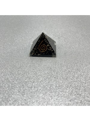 Yıldız Doğal Taş Shungite Orgonit Piramit 4x3.5 cm 35 gr