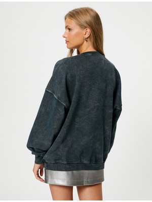 Koton Oversize Sweatshirt Bisiklet Yaka Eskitme Görünümlü