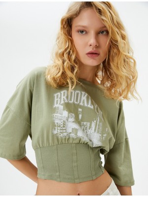Koton Korse Detaylı Crop Tişört Slim Fit Yarım Kollu Bisiklet Yaka Baskılı Pamuklu