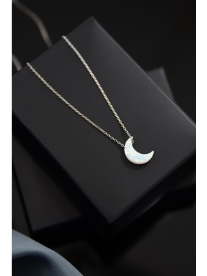 Sinsirella 925 Ayar Gümüş Kaplama Beyaz Opal Taş Hilal Kolye