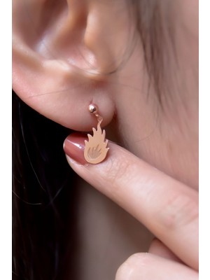 Sinsirella 925 Ayar Gümüş Kaplama Alev Model Çivili Kadın Top Küpe