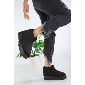 By İmis Shoes Kalın Tabanlı Siyah Içi Tüylü Mini Kadın Bot