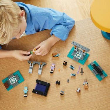 LEGO® Minecraft® Cephanelik 21252 - 7 Yaş & Üzeri Video Fiyatı