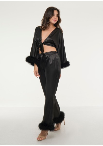 Siyah Saten %100 Marabou Tüy Detaylı Önü Bağlamalı Bluz fırsatları