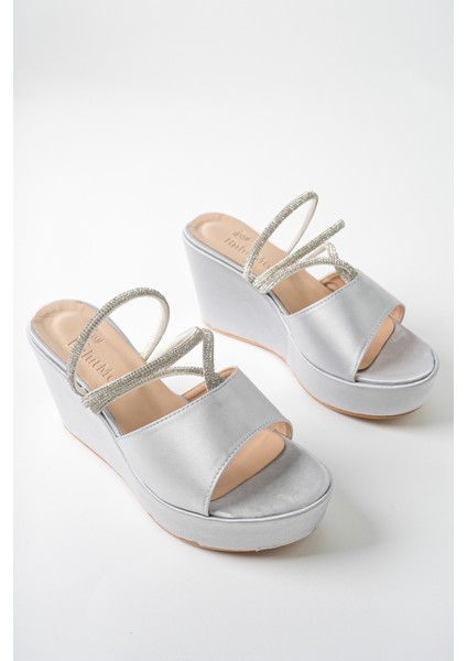 Gümüş Kadın Saten Sargı Taşlı Günlük Abiye Dolgu Topuklu Terlik - Gümüş - 36 indirimleri