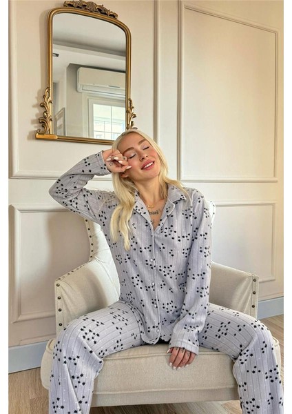 Gri Siyah Poolster Desenli Önden Düğmeli Peluş Polar Pijama Takımı fırsatları