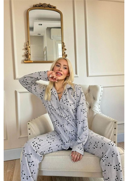 Gri Siyah Poolster Desenli Önden Düğmeli Peluş Polar Pijama Takımı fiyatları