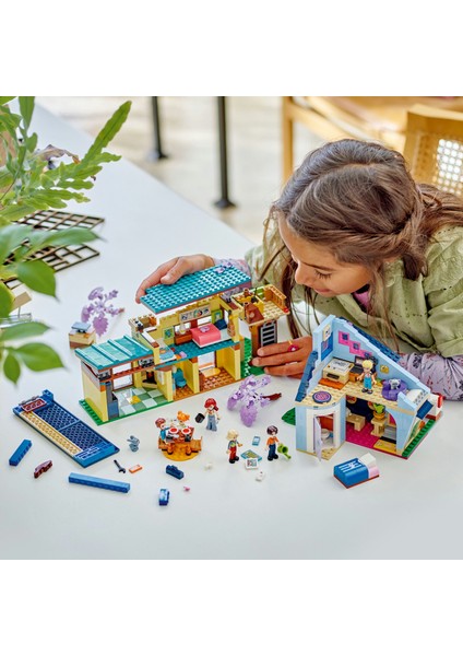 LEGO® Friends Olly ve Paisley'nin Aile Evleri 42620 - 7 Yaş ve Üzeri Çocuklar için 5 Minifigür İçeren Yaratıcı Oyuncak Yapım Seti (1126 Parça)