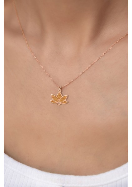 925 Ayar Gümüş Kaplama Parlayan Rüya Serisi Ebruli Simli Nude Cam Boyalı Lotus Kolye