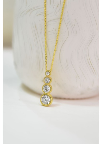 925 Ayar Gümüş Kaplama Zirkon Taşlı Dörtlü Tektaş Kolye