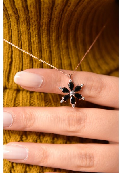 925 Ayar Gümüş Siyah Taşlı Kamelya Çiçeği Kadın Kolye fiyatları