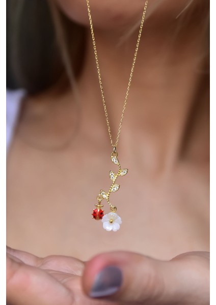 925 Ayar Gümüş Kaplama Uğur Böcekli Manolya Sedef Çiçek Kolye