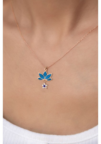 925 Ayar Gümüş Kaplama Parlayan Rüya Serisi Ebruli Mavi Cam Boyalı Çiçek, Lotus Kolye