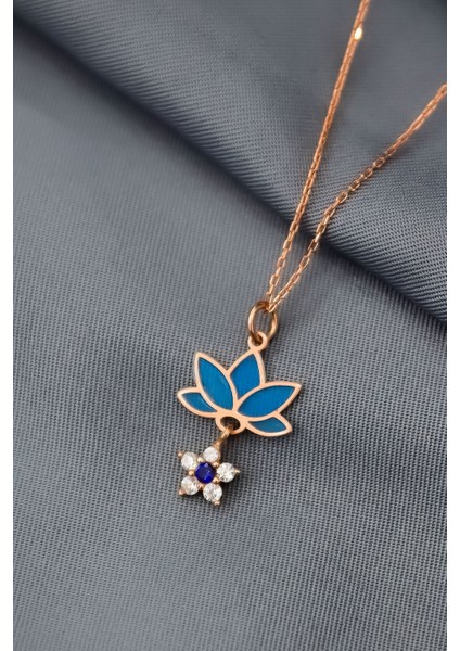 925 Ayar Gümüş Kaplama Parlayan Rüya Serisi Ebruli Mavi Cam Boyalı Çiçek, Lotus Kolye fiyatları
