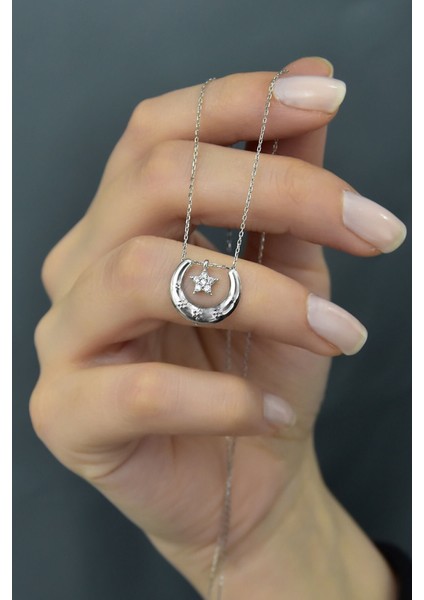 925 Ayar Gümüş Kaplama Yıldız Detaylı Çiçek Desenli Hilal Kolye