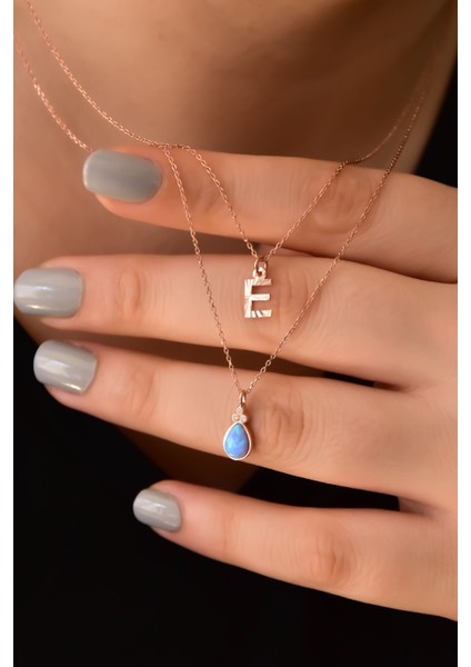 925 Ayar Gümüş Kaplama E Harf ve Damla Opal Taşlı Asansörlü Kolye