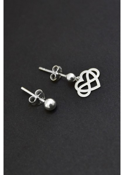 925 Ayar Gümüş Kaplama Kalp Sonsuzluk Model Çivili Kadın Top Küpe