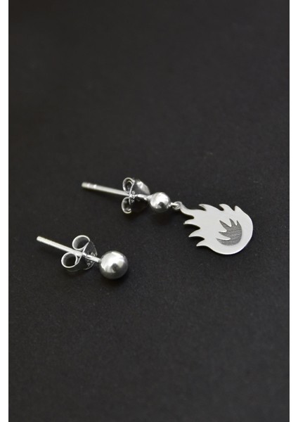 925 Ayar Gümüş Kaplama Alev Model Çivili Kadın Top Küpe