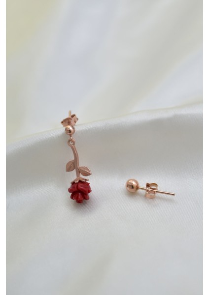 925 Ayar Gümüş Kaplama Kırmızı Gül Model Çivili Kadın Küpe