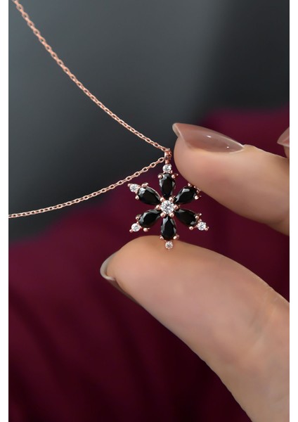 925 Ayar Gümüş Siyah Taşlı Kamelya Çiçeği Kadın Kolye fiyatları