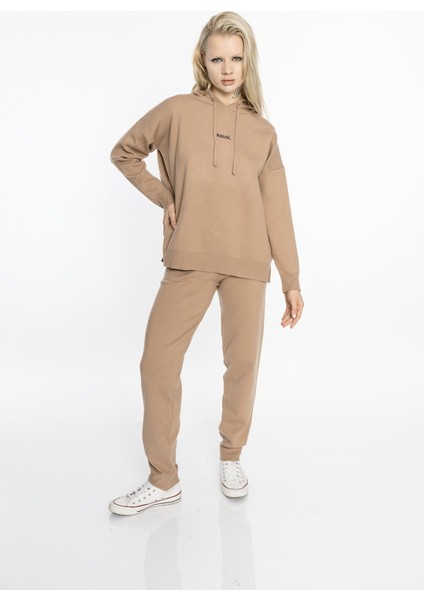 Triko Kumaş Kapüşonlu Sweatshirt ve Eşofman Altından Oluşan Kadın Loungewear Alt Üst Takım