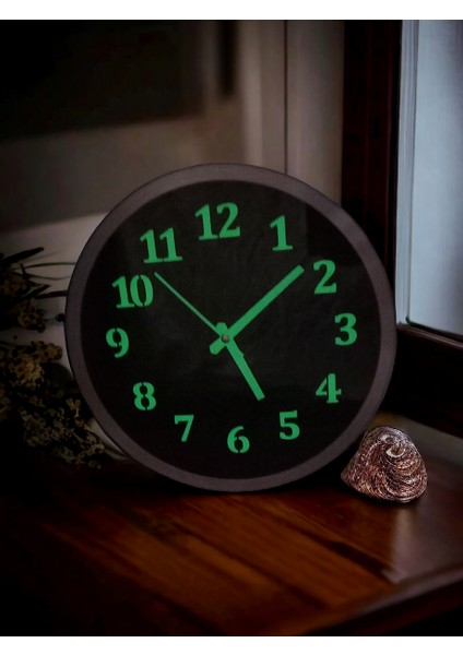 Fosforlu Gece Karanlıkta Parlayan Metal Çerçeveli Siyah Duvar Saati Çap 30 cm fırsatları