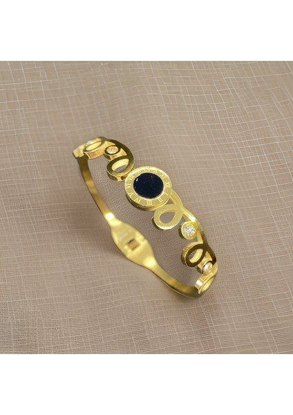 Gold Renk Zirkon Taşlı Roma Rakamlı Siyah Taşlı Üstten Açılır 316 L Çelik Kelepçe Bileklik ( Kelepçe Yatayda Iç Çapı 60 mm Dikeyde 46 Mm.)