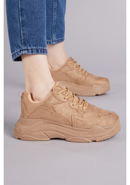 Kadın Spor Ayakkabı – Suni Deri, Rahat Tabanlı, Günlük Kullanıma Uygun Bağcıklı Tasarım modelleri