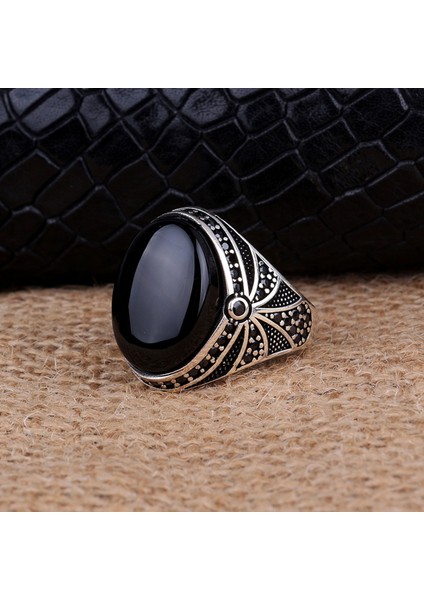 925 Ayar Gümüş Oval Model Onix Taşlı Yüzük fırsatları