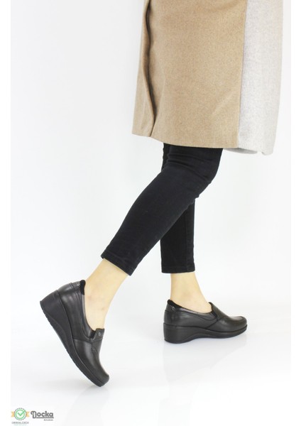 Kadın Bağcıksız Deri Ortopedık Dolgu Topuk Ayakkabı F24/CM57609 indirimleri