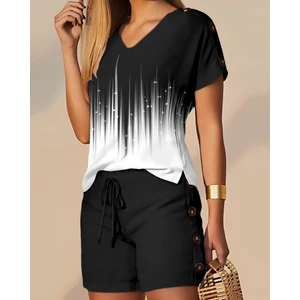 Kadın V Yaka Kısa Kol Kenarları Minik Yırtmaç Detaylı Dalgıç Bluz + Düğme Detaylı Dalgıç Şort