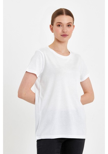 Kadın Boyfriend Beyaz Bisiklet Yaka Regular Fit Tişört (Modal) fırsatları