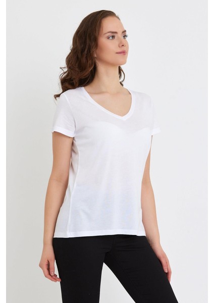 Kadın Boyfriend Beyaz V Yaka Regular Fit Tişört (Modal)