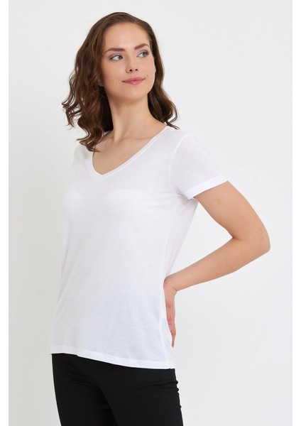 Kadın Boyfriend Beyaz V Yaka Regular Fit Tişört (Modal) modelleri