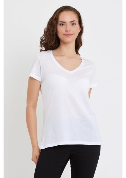 Kadın Boyfriend Beyaz V Yaka Regular Fit Tişört (Modal) fırsatları