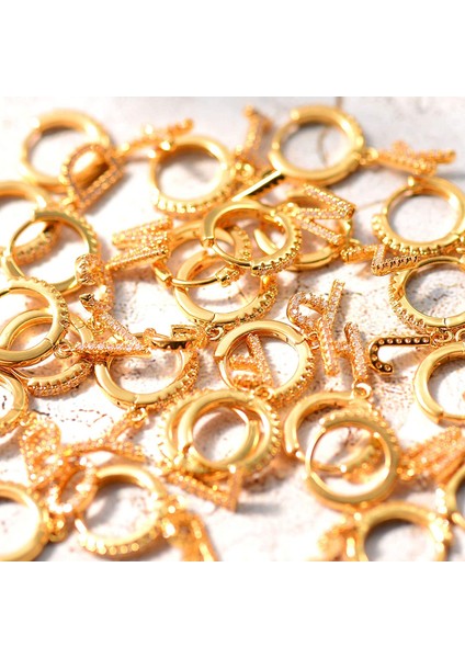 Avekı 18K Zarif Altın Kaplama Açacağı Kübik Zirkon Harf Charm Huggie Hoop Küpeler Harfleri Az 26 Harf Charm Küpeler Kişiselleştirilmiş Minik Dangle Minimalist Ilk Takı Sembolik Hediye (Yurt Dışından)