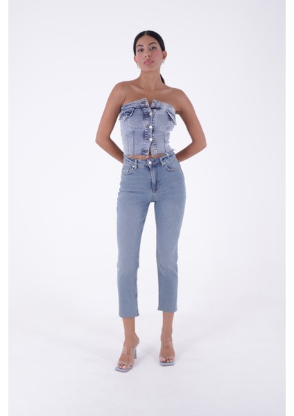 Paçaları Dikişsiz ve Yüksek Belli Cepli Astarsız Kadın Kot Pantolon Mom Fit Jean Orta Mavi Denim