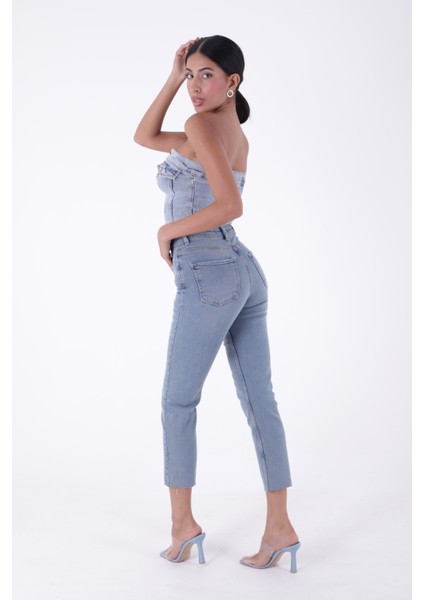 Paçaları Dikişsiz ve Yüksek Belli Cepli Astarsız Kadın Kot Pantolon Mom Fit Jean Orta Mavi Denim