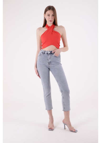 Paçaları Dikişsiz ve Yüksek Belli Cepli Astarsız Kadın Kot Pantolon Mom Fit Jean Kar Açık Mavi fırsatları