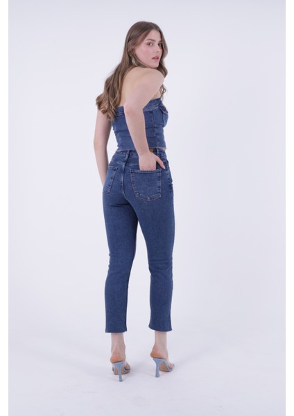 Paçaları Dikişsiz ve Yüksek Belli Cepli Astarsız Kadın Kot Pantolon Mom Fit Jean Koyu Mavi Denim indirimleri