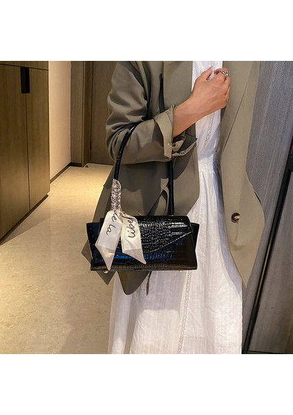 Kadınlar Için Yeni Timsah Desenli Ipek Eşarp Modaya Uygun ve Modaya Uygun Kore Tarzı Crossbody Çanta (Yurt Dışından) fırsatları