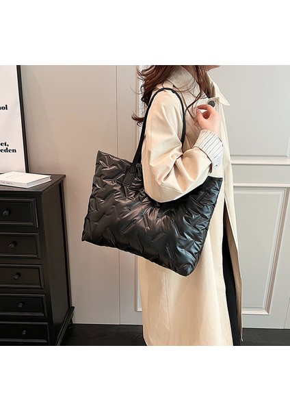 Kadınların Yeni Büyük Kapasiteli Aşağı Ceket Basit Omuz Çantası (Yurt Dışından) fiyatları
