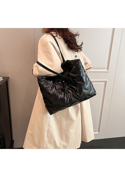 Kadınların Yeni Büyük Kapasiteli Aşağı Ceket Basit Omuz Çantası (Yurt Dışından) fırsatları